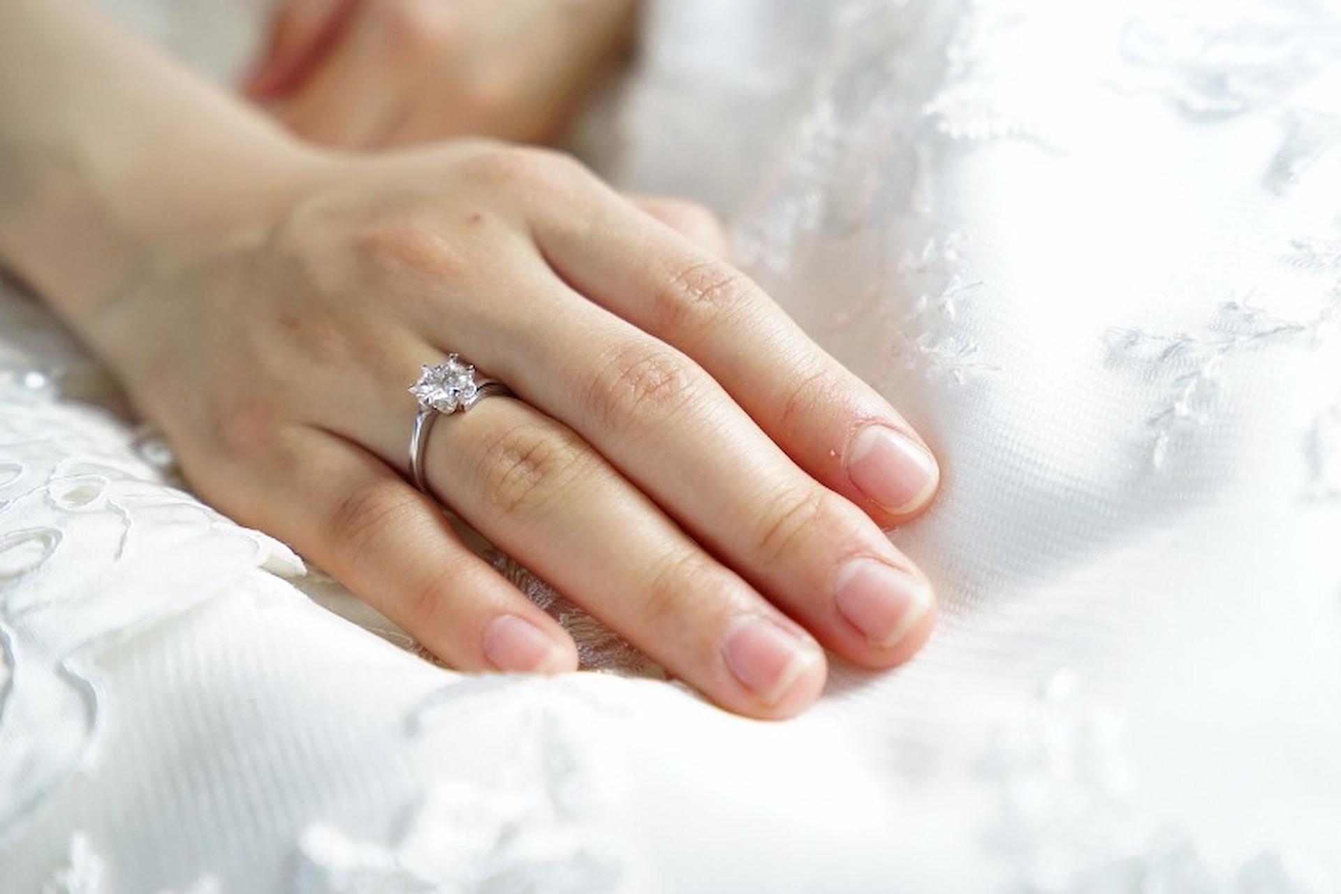Make Her Dream Come True By Giving Her The Engagement Rings Of Her Choice