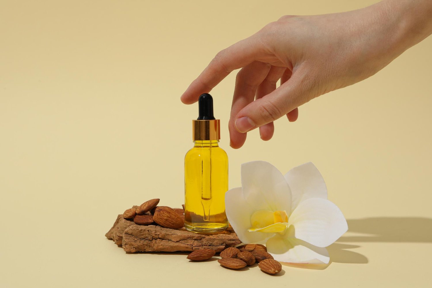 How to Use Intimacy Oil: 5 Easy Ways for Better Wellness and Closeness