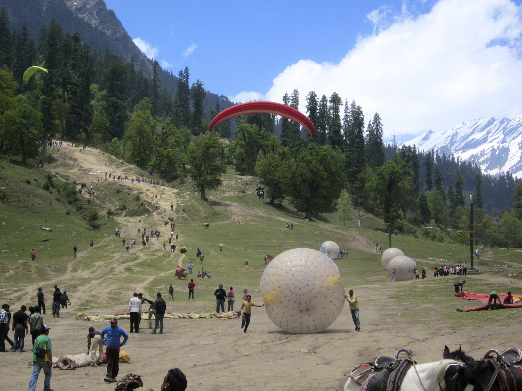 Touring The Tranquil Areas Of Manali