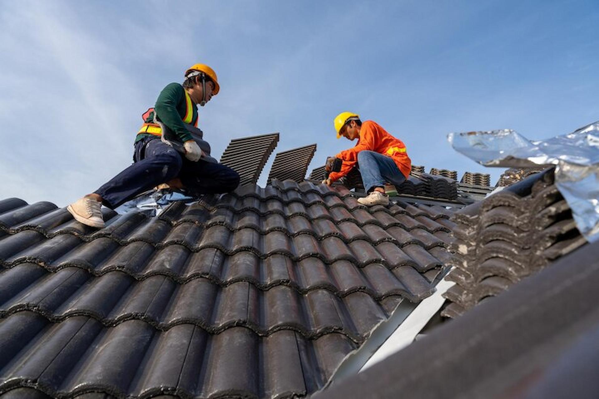 5 Warning Signs That Your Roof Needs Emergency Repairs